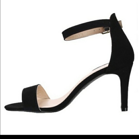 Adorable black single strap heels - Picture 3 of 4